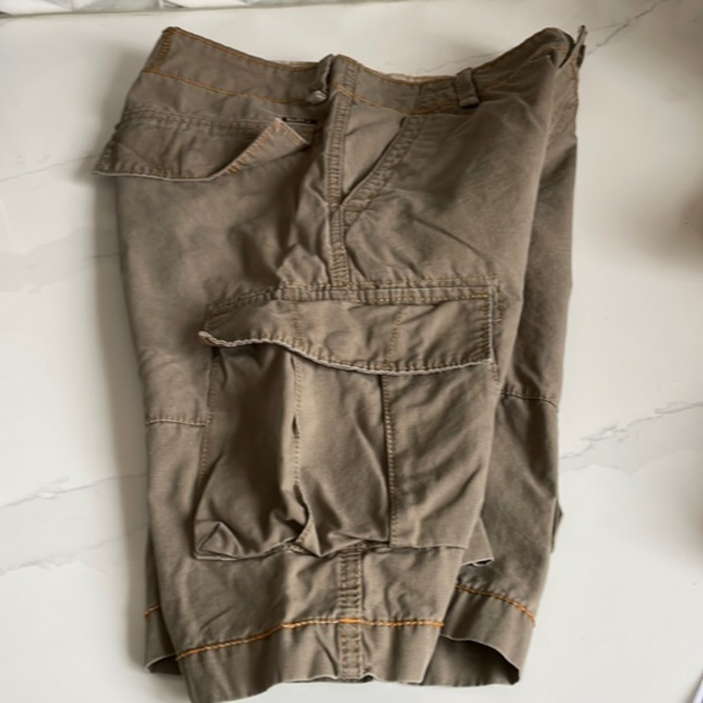 Levi’s Boy’s‎ Cotton Cargo Shorts 10” inseam Size 12R tan